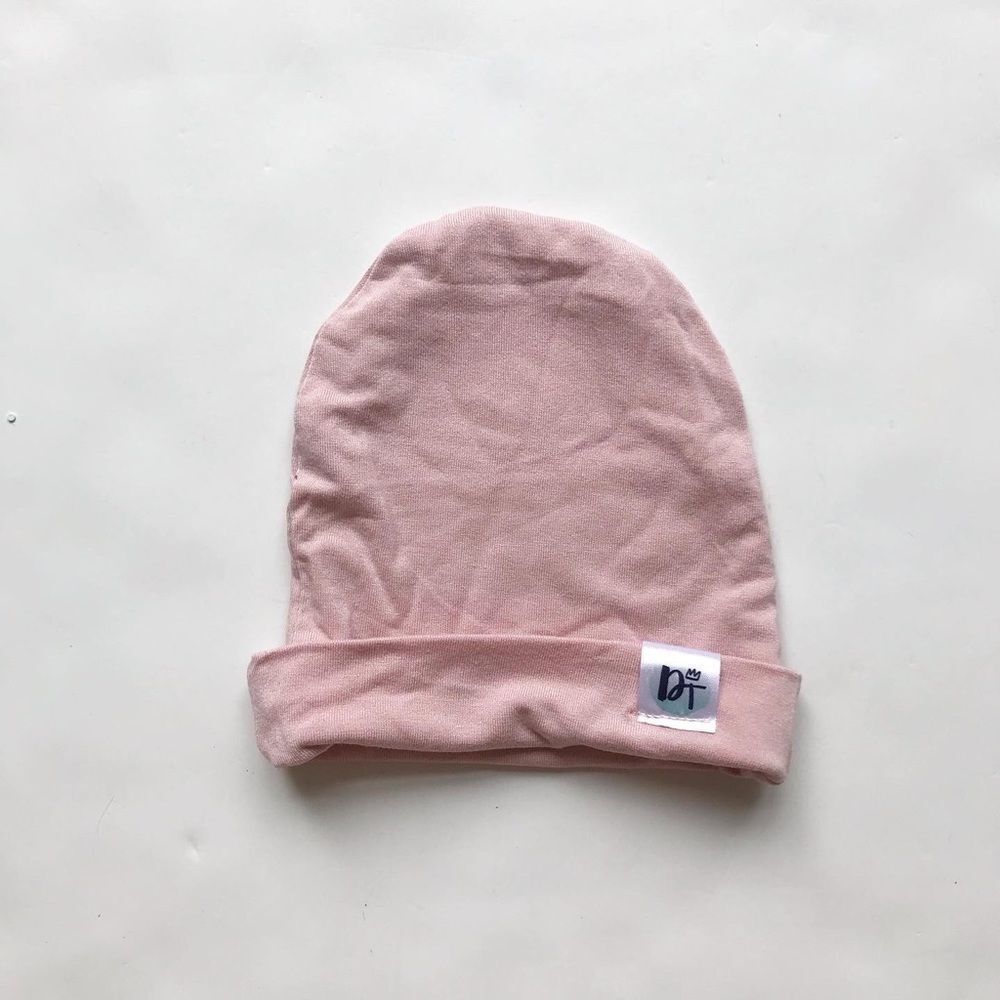 DT pink beanie EUC 0-3 months